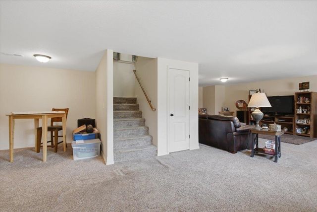 5374 N Rock Spring St, Bel Aire, KS 67226