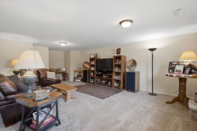 5374 N Rock Spring St, Bel Aire, KS 67226