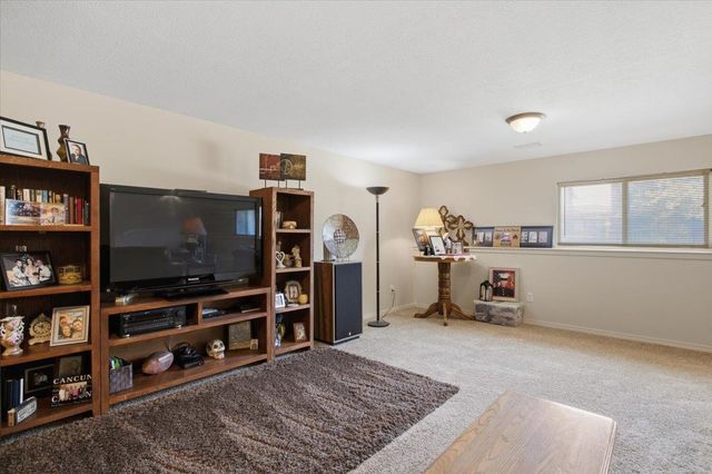 5374 N Rock Spring St, Bel Aire, KS 67226