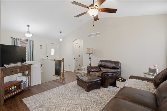 5374 N Rock Spring St, Bel Aire, KS 67226