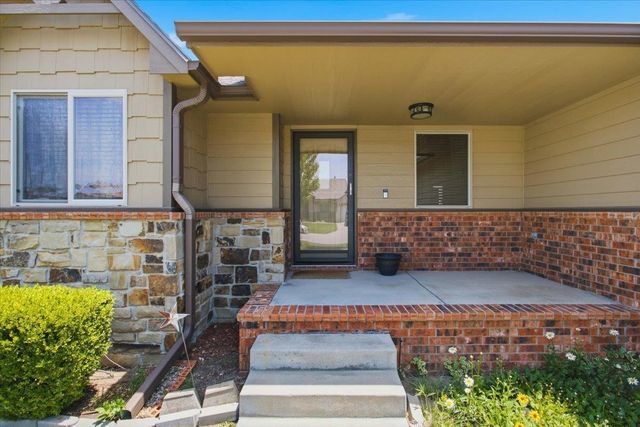 5374 N Rock Spring St, Bel Aire, KS 67226