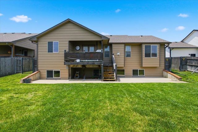 5374 N Rock Spring St, Bel Aire, KS 67226