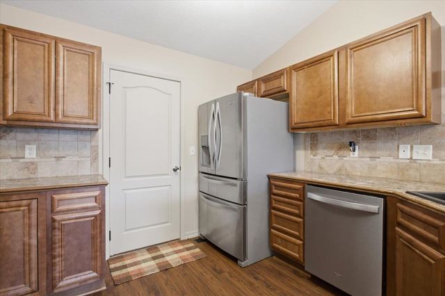 5374 N Rock Spring St, Bel Aire, KS 67226