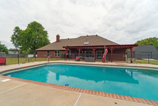 19416 Cardinal Creek Drive, Harrah, OK 73045