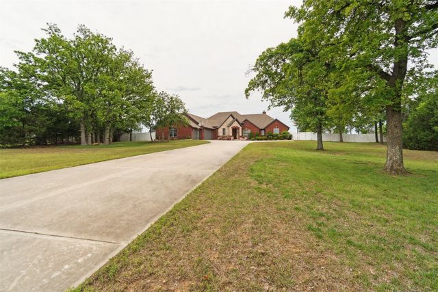 19416 Cardinal Creek Drive, Harrah, OK 73045