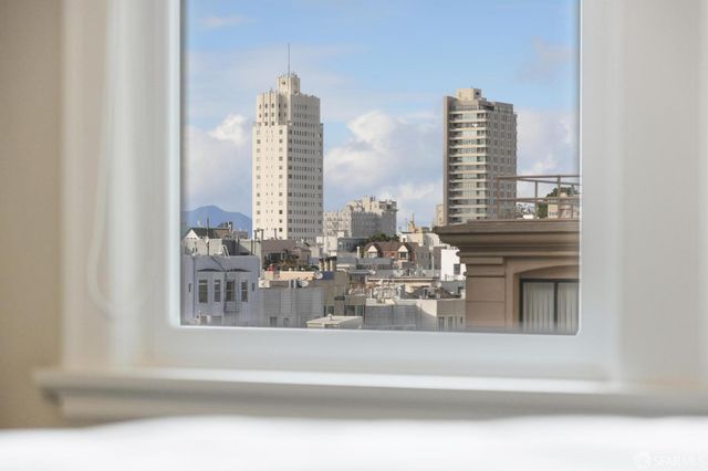 1100 Sacramento Street 302, San Francisco, CA 94108