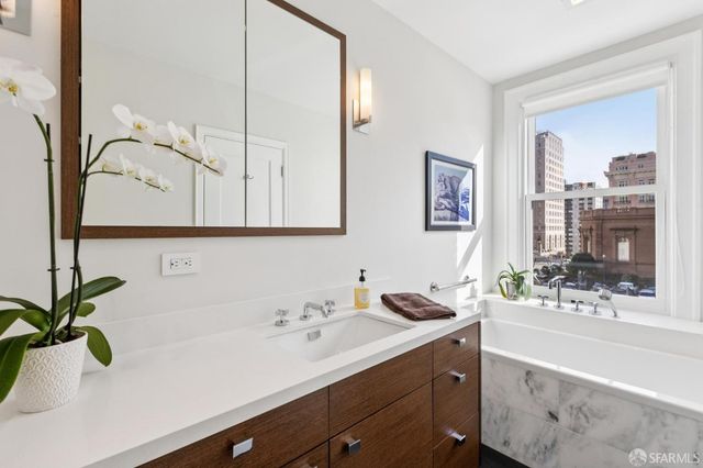 1100 Sacramento Street 302, San Francisco, CA 94108