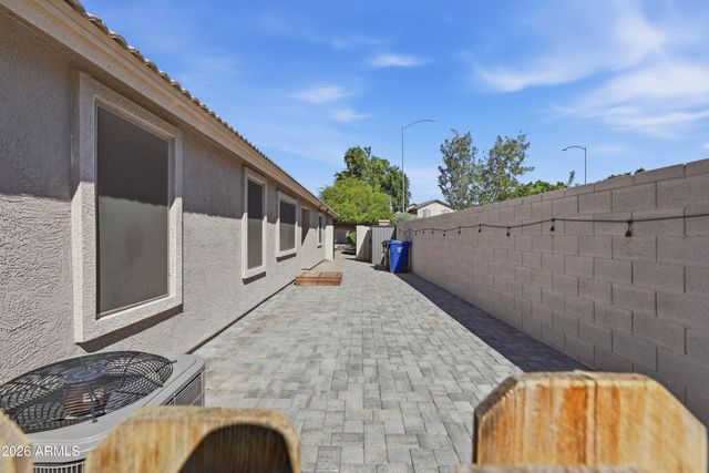8711 E NIDO Avenue, Mesa, AZ 85209