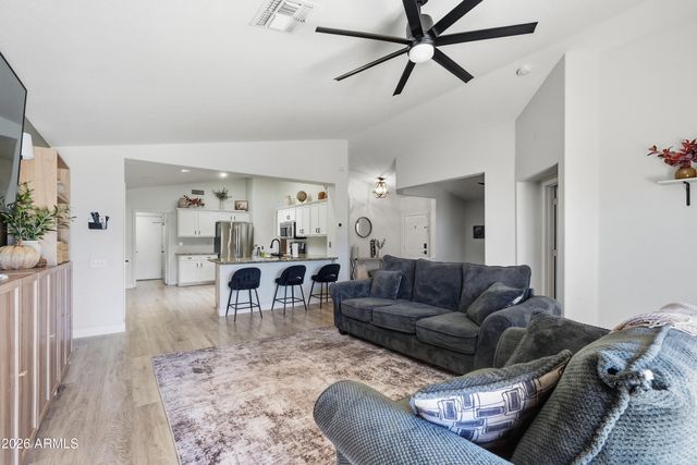 8711 E NIDO Avenue, Mesa, AZ 85209