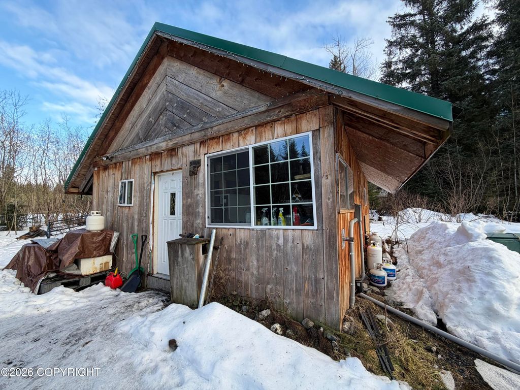 13714 Leslie Place, Seward, AK 99664