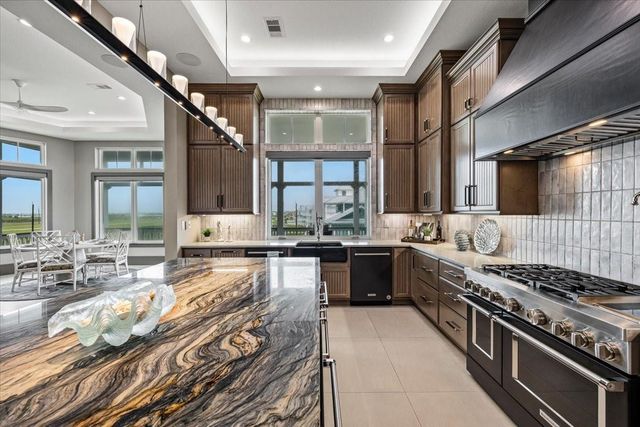3835 Seabreeze Lane, Galveston, TX 77554