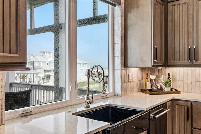 3835 Seabreeze Lane, Galveston, TX 77554