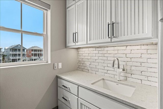 3835 Seabreeze Lane, Galveston, TX 77554