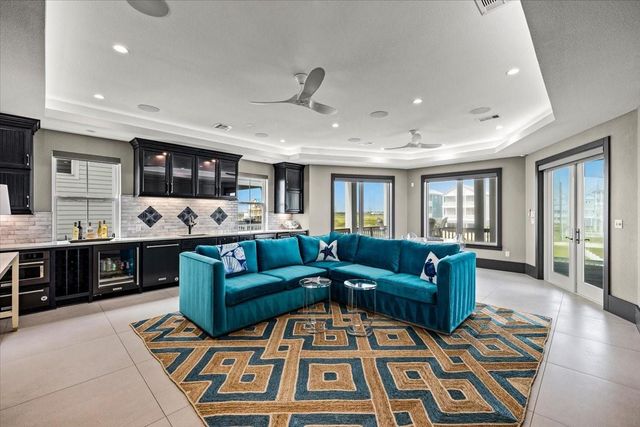 3835 Seabreeze Lane, Galveston, TX 77554