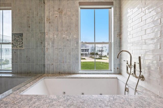 3835 Seabreeze Lane, Galveston, TX 77554