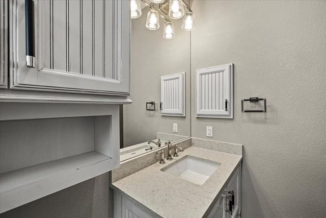 3835 Seabreeze Lane, Galveston, TX 77554