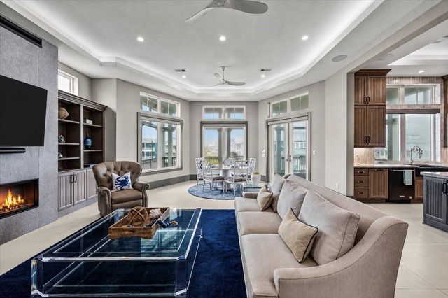 3835 Seabreeze Lane, Galveston, TX 77554