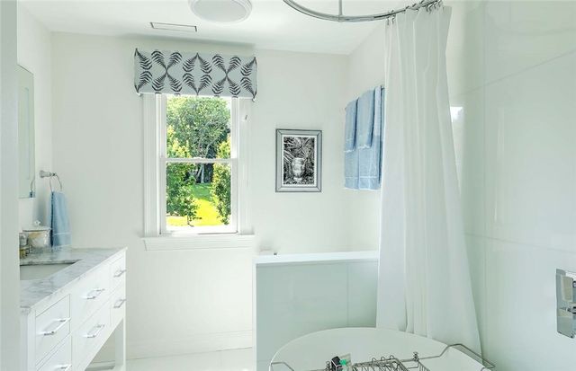 105 Heidi Drive, Portsmouth, RI 02871