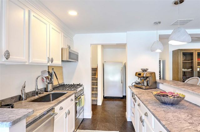 105 Heidi Drive, Portsmouth, RI 02871