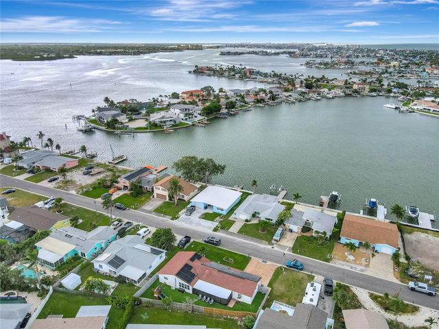 242 176TH AVENUE E, Redington Shores, FL 33708
