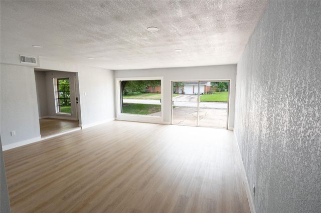 5515 Greylog Drive, Houston, TX 77048