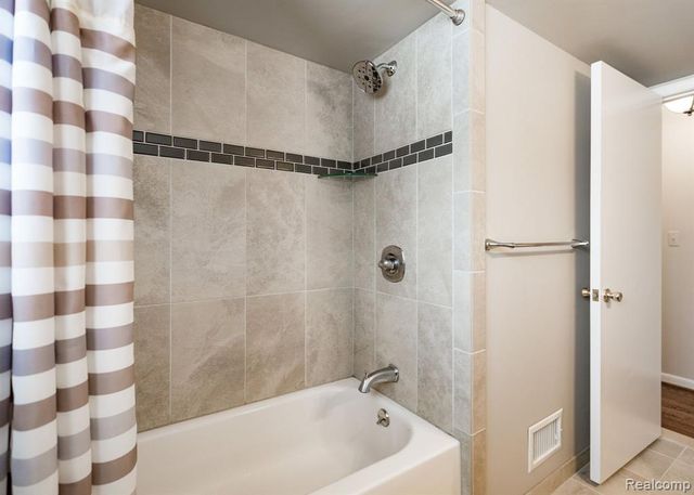 53270 Aulgur Drive, Shelby Twp, MI 48316