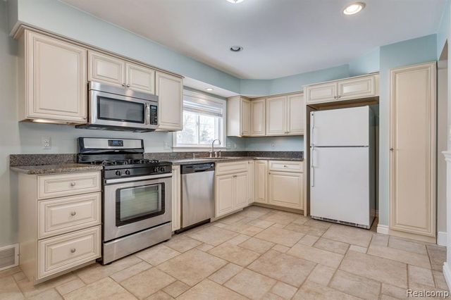 53270 Aulgur Drive, Shelby Twp, MI 48316