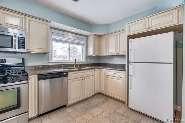 53270 Aulgur Drive, Shelby Twp, MI 48316