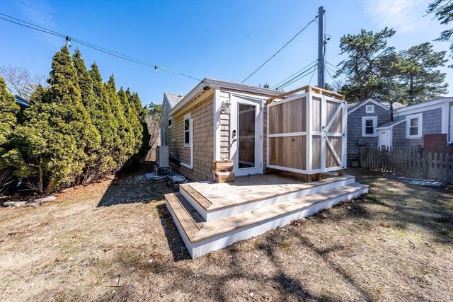 17 Ploughed Neck Rd, Sandwich, MA 02537