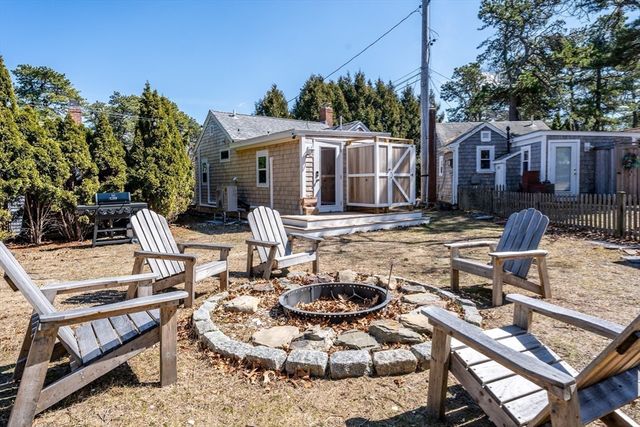 17 Ploughed Neck Rd, Sandwich, MA 02537