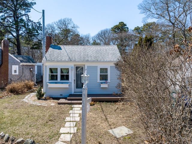 17 Ploughed Neck Rd, Sandwich, MA 02537