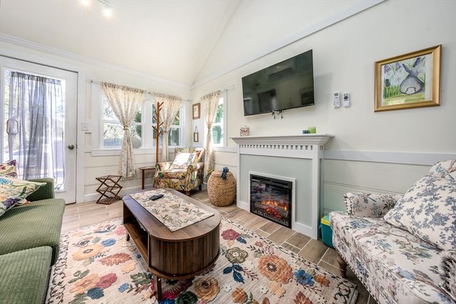 17 Ploughed Neck Rd, Sandwich, MA 02537