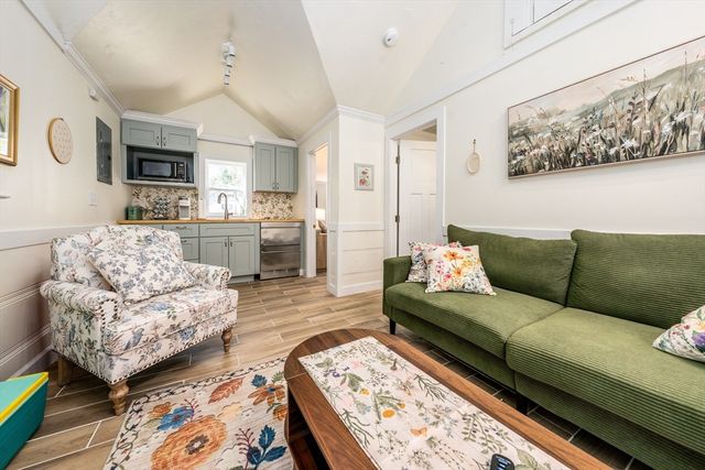 17 Ploughed Neck Rd, Sandwich, MA 02537
