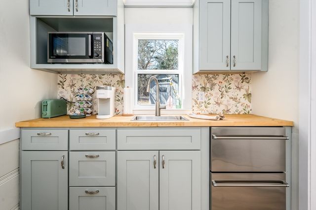 17 Ploughed Neck Rd, Sandwich, MA 02537