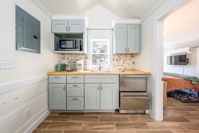 17 Ploughed Neck Rd, Sandwich, MA 02537