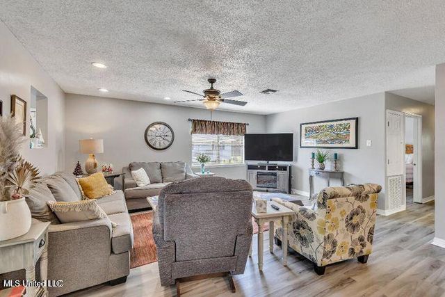 6371 Shawnee Street, Kiln, MS 39556