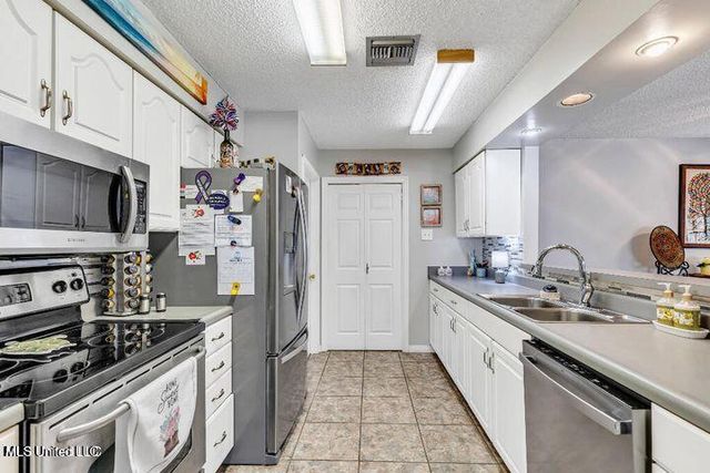 6371 Shawnee Street, Kiln, MS 39556