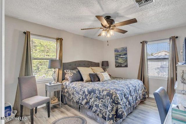 6371 Shawnee Street, Kiln, MS 39556