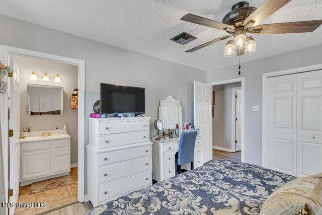 6371 Shawnee Street, Kiln, MS 39556