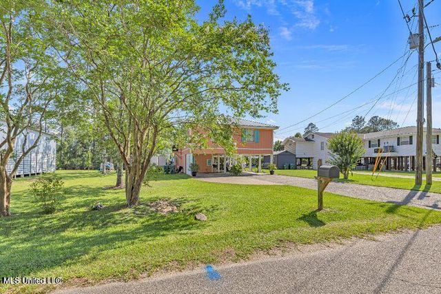6371 Shawnee Street, Kiln, MS 39556