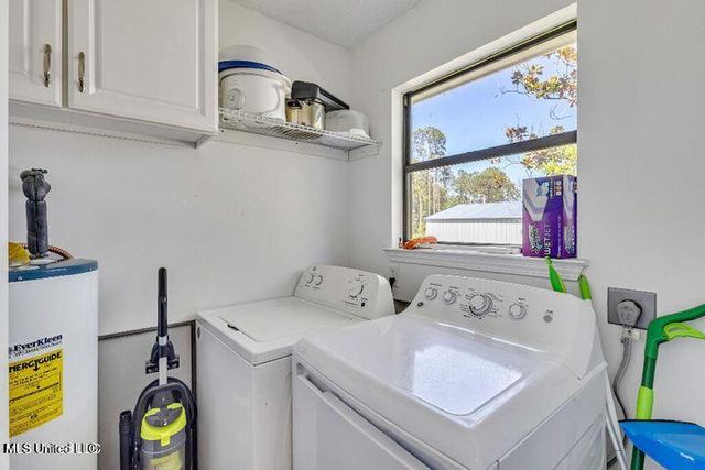 6371 Shawnee Street, Kiln, MS 39556