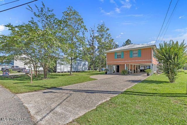 6371 Shawnee Street, Kiln, MS 39556