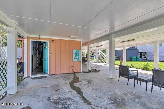 6371 Shawnee Street, Kiln, MS 39556