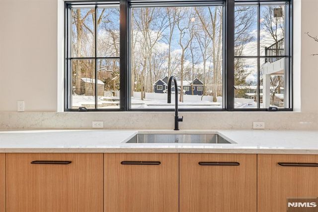 91 Macarthur Avenue, Closter, NJ 07624