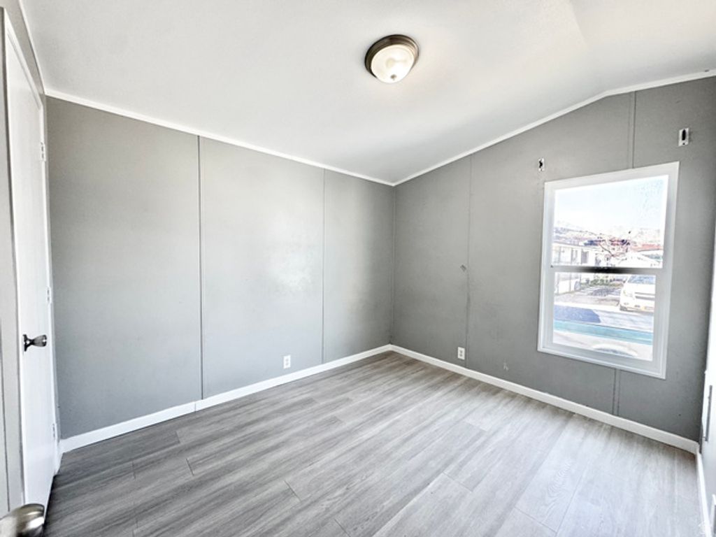 Image 5 of property listing at 3769 S COPPER RIDGE DR #78, Magna, UT 84044