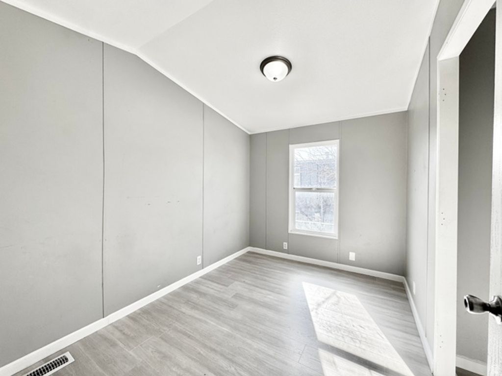 Image 6 of property listing at 3769 S COPPER RIDGE DR #78, Magna, UT 84044