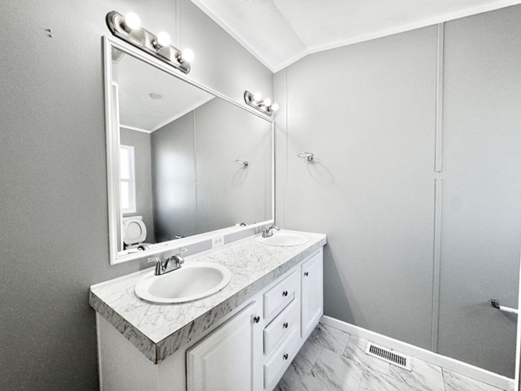 Image 10 of property listing at 3769 S COPPER RIDGE DR #78, Magna, UT 84044