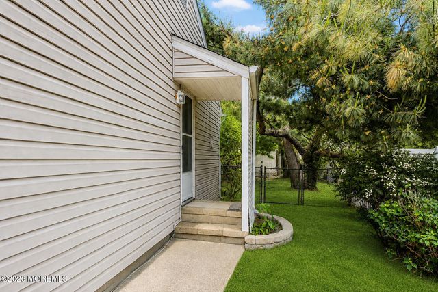 90 Oak Hill Drive, Toms River, NJ 08753