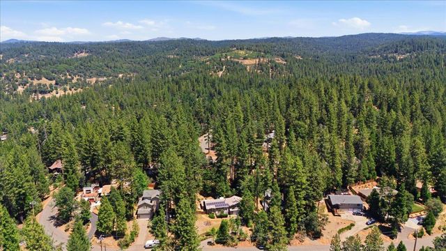 5402 Begonia Dr, Pollock Pines, CA 95726