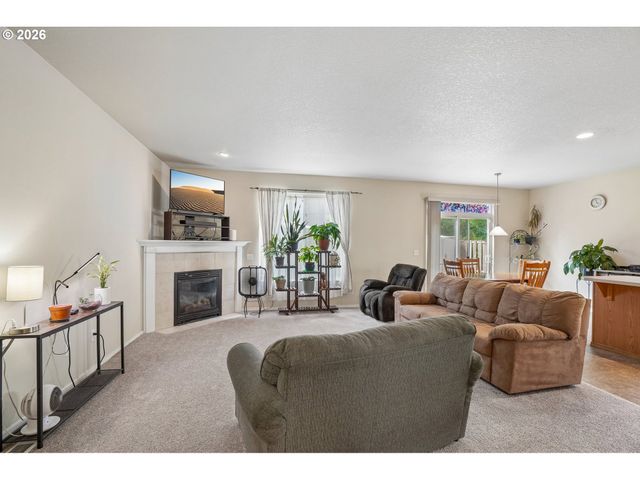 759 Se CAMELLIA Ct, Hillsboro, OR 97123